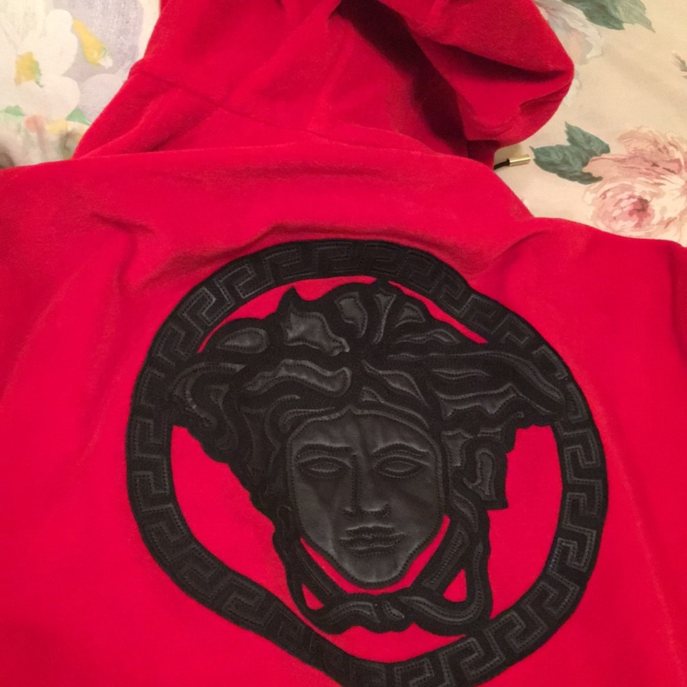I'm selling a sweat versace